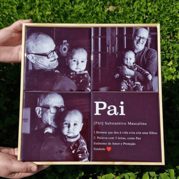 Mural personalizado Dia dos Pais com 3 fotos de avô e bebê em preto e branco e arte com o significado de pai, em moldura de madeira