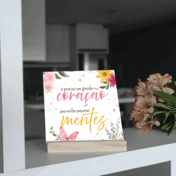 Azulejo Decorativo É Preciso um Grande Coração para Moldar Pequenas Mentes