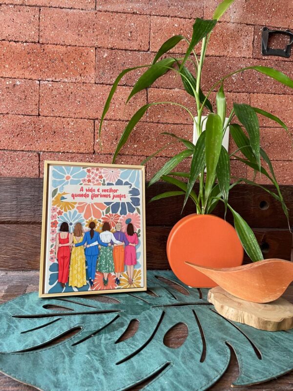 Arte colorida com mulheres e plantas.