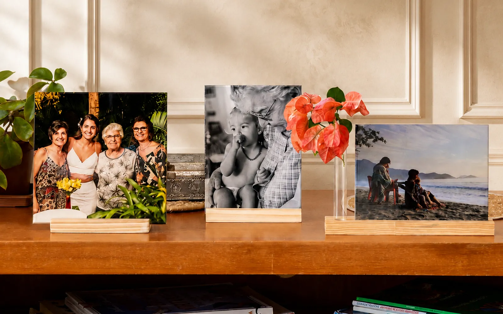 Azulejos personalizados com fotos de família em estante elegante