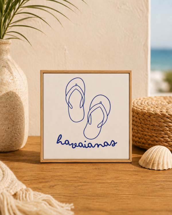 Azulejo das havaianas com moldura, pendurado na parede