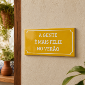 Azulejo Decorativo Plaquinha – A Gente é Mais Feliz no Verão