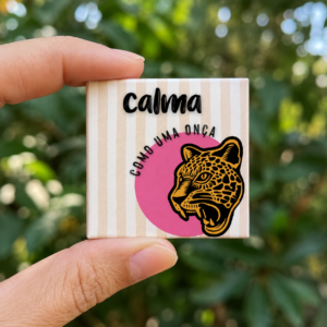 Ímã Decorativo 5×5 cm Calma Como Uma Onça